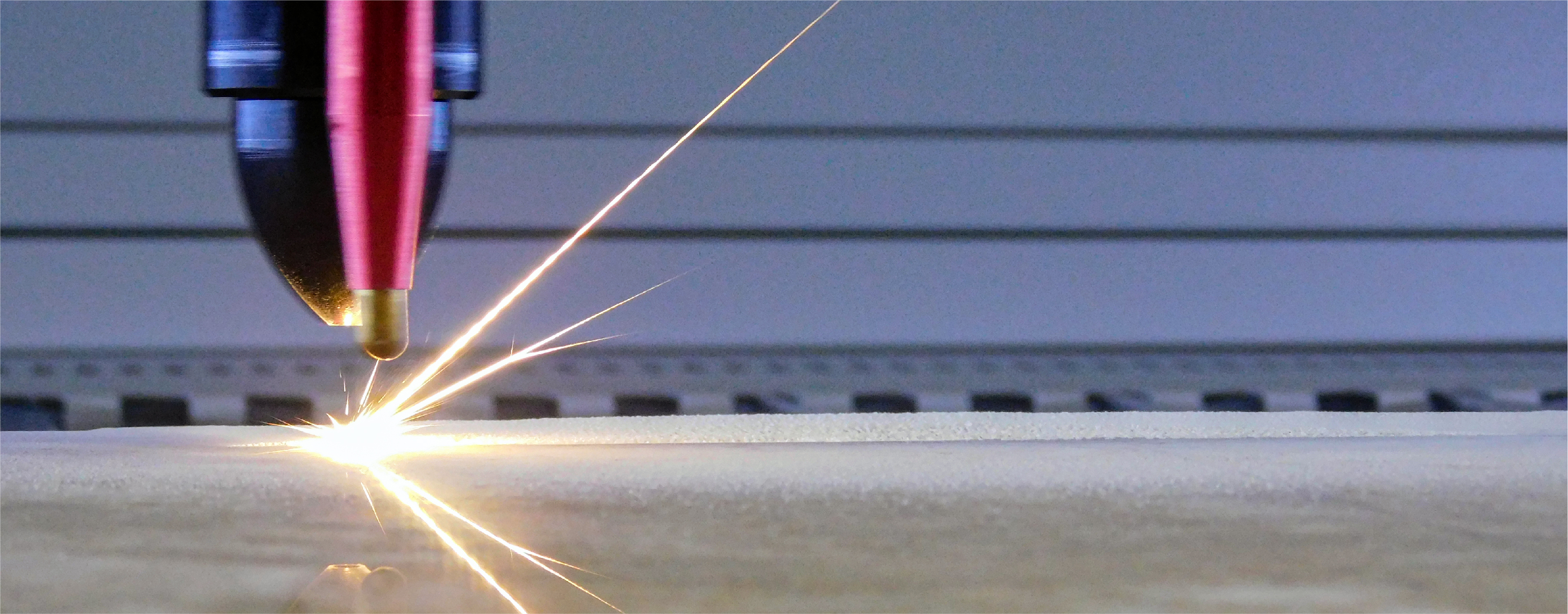 ¿TENGO QUE CENTRAR EL RAYO LÁSER CO₂  A LOS ESPEJOS LÁSER CO₂?